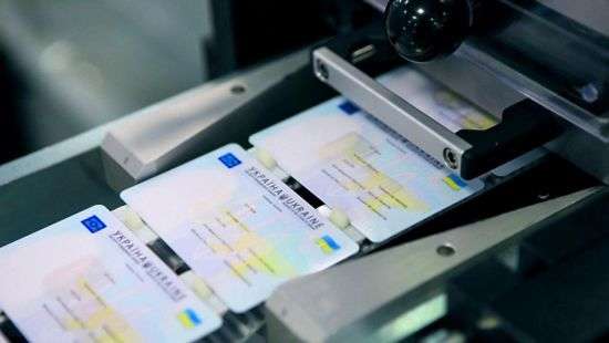 Украинцев с ID-паспортами отказываются обслуживать в банках