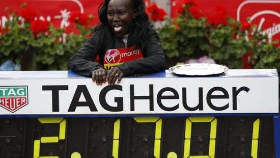 Кенийка установила новый мировой рекорд в марафоне