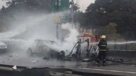 С Tesla требуют миллион долларов