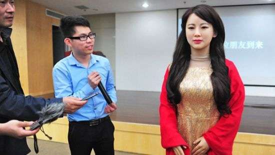 Робот-женщина провалила интервью