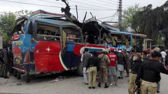 В Пакистане подорвали пассажирский автобус, есть жертвы