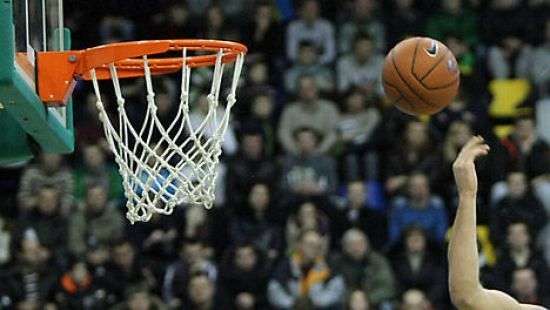 В Греции во время матча умер баскетболист