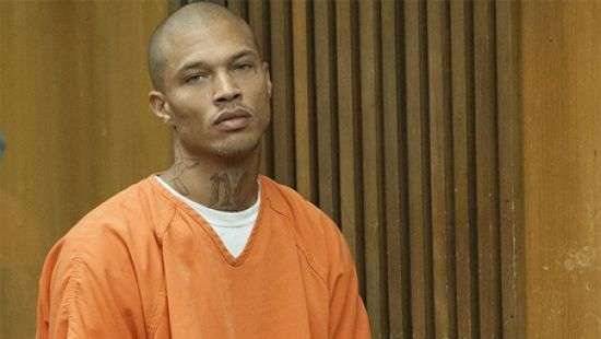 Самого красивого преступника США депортировали из Лондона