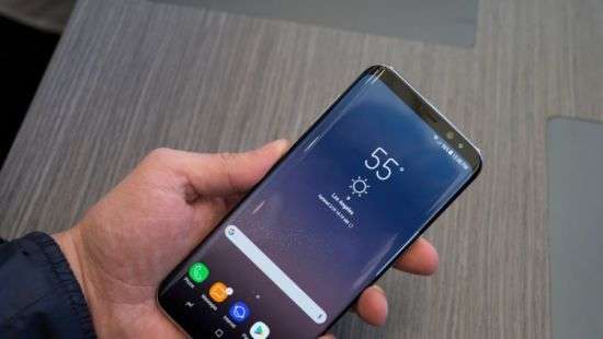 У Samsung Galaxy S8/S8+ оказался красный экран и слабый сигнал Wi-Fi