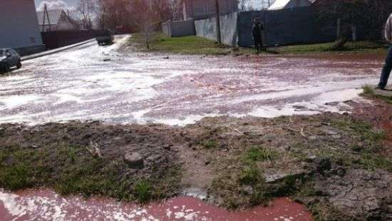 В России обрушился склад PepsiСo, по улицам льются тонны сока (фото/видео)