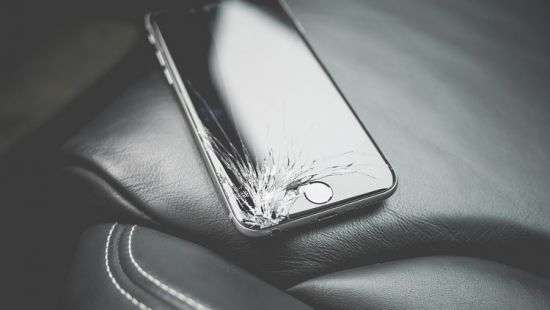 Apple начала менять повреждённые дисплеи iPhone