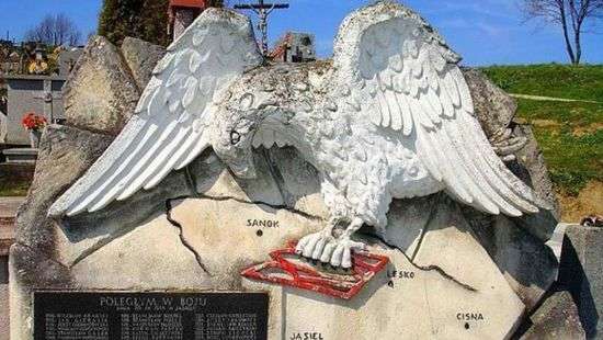 Институт нацпамяти приготовил полякам симметричный ответ