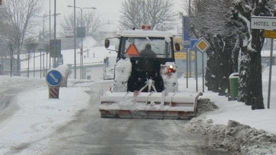Чехию замело апрельским снегом, объявлен режим стихийного бедствия