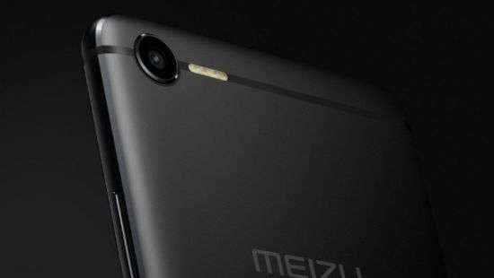 Представлен смартфон с четверной вспышкой