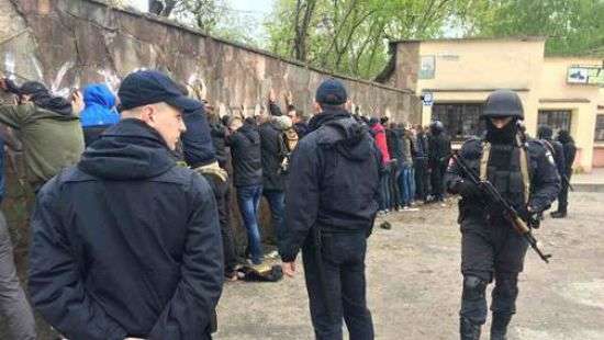 Во Львове задержали участников массовой драки с применением топоров и палок
