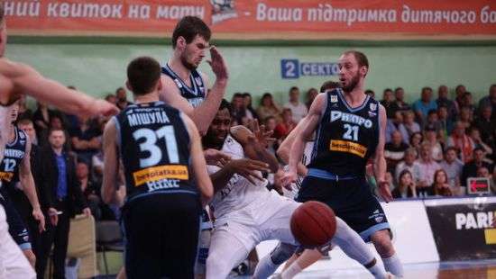 Противостояние «Днепра» и «Черкасских Мавп» решится в пятом матче