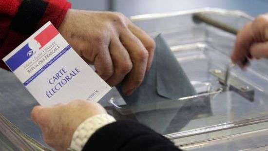 На заморских территориях Франции стартовал второй тур выборов президента