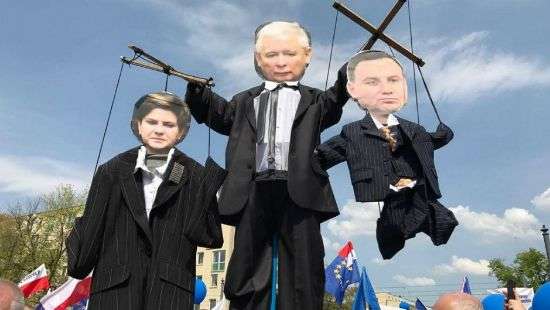 В Варшаве проходит антиправительственный «Марш свободы» (фото/видео)