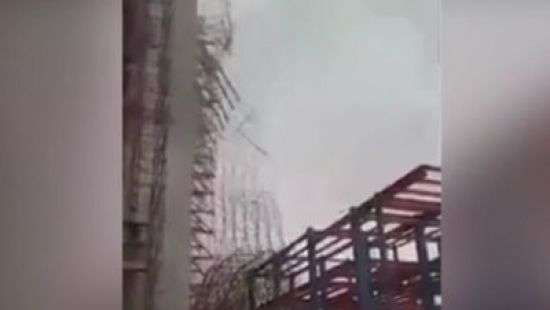Появилось видео о том, как в Тегеране от ветра рухнул небоскреб