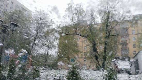 Москву неожиданно накрыл сильный снегопад (фото/видео)