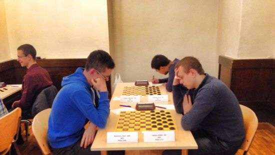 Украинец завоевал звание чемпиона мира по шашкам-100