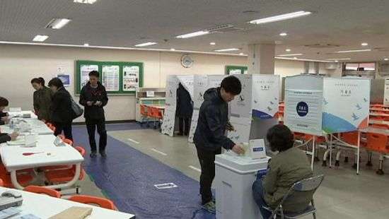 В Южной Корее голосуют за президента страны