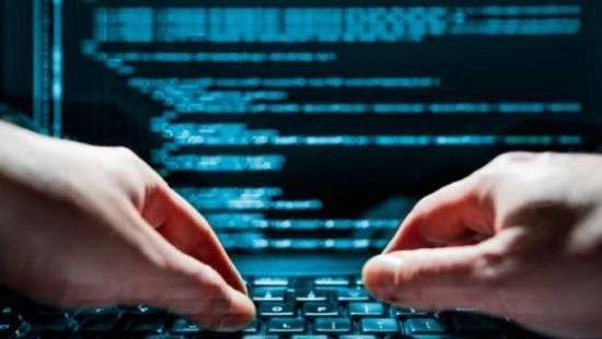 Штабы Макрона и Клинтон атаковали хакеры