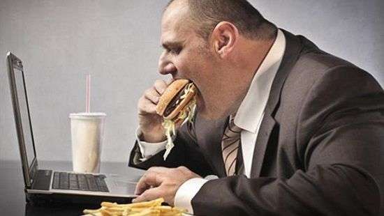 Эксперты назвали профессии, которые способствуют появлению лишнего веса