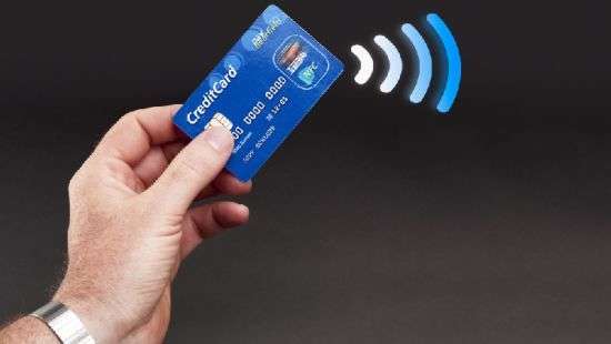 Британцы отказываются от наличных