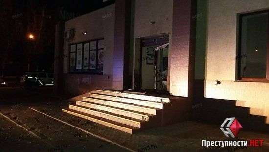 В Николаеве неизвестные взорвали банк
