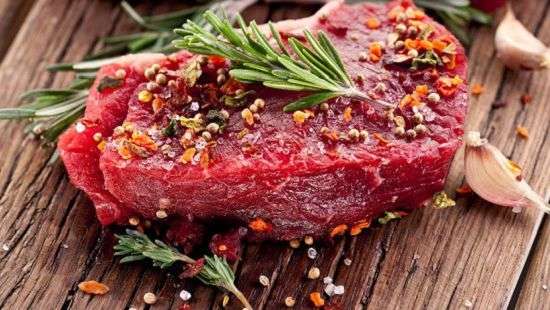 Какая болезнь грозит мясоедам, рассказали специалисты