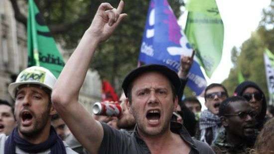 Рабочие во Франции пригрозили взорвать завод в случае банкротства