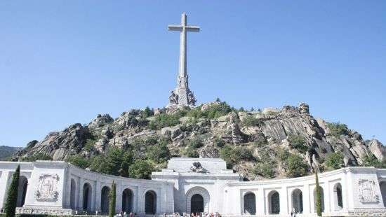 Испанского диктатора Франко хотят вынести из мавзолея