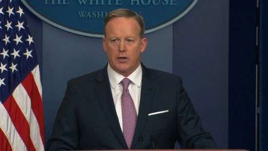 После скандала с главой ФБР Трамп может уволить спикера Белого дома Спайсера