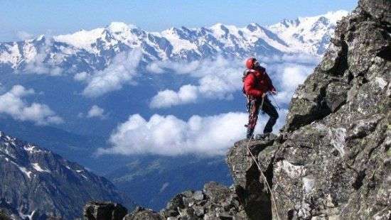 Эверест могут закрыть для стариков