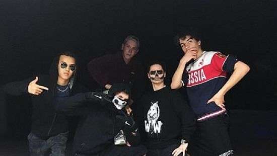 Порошенко прокомментировал кофту сына с «Russia»