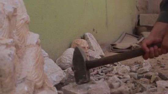 Боевики ИГИЛ варварски уничтожили античные статуи