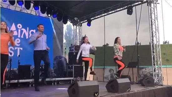 Мэр Киева необычным образом отблагодарил за помощь волонтеров «Евровидения» (ВИДЕО)