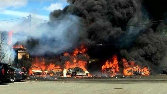 В США при посадке в аэропорту разбился самолет