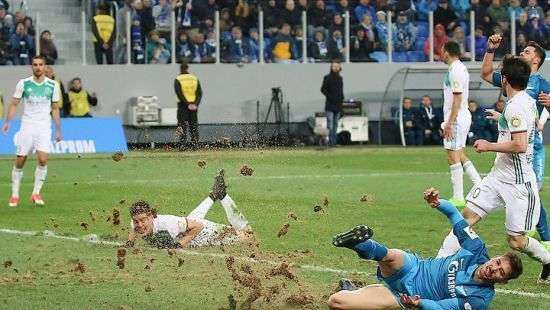 Газон скандального российского стадиона пришьют нитками