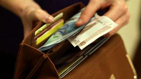 Каждый пятый испанец имеет годовой доход менее 8200 евро