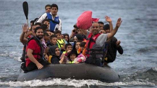 Венгрии и Польше пригрозили штрафами за отказ принять беженцев