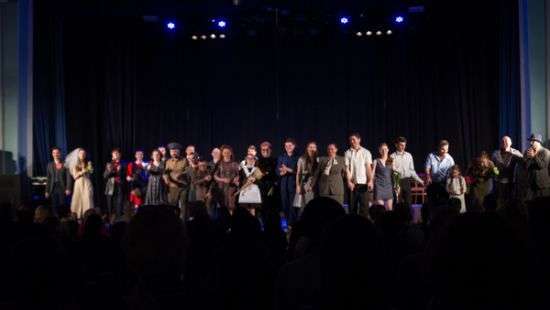 Допремьерный показ спектакля «Как потратить миллион, которого нет» состоялся при полном аншлаге