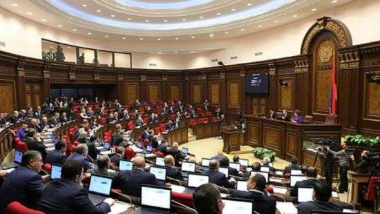 Президент Армении отправил правительство в отставку