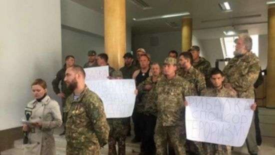 Эксперт назвал цинизмом использование ветеранов в политических акциях