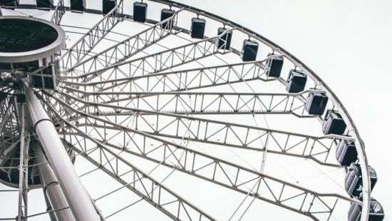 В США трое людей упали с колеса обозрения
