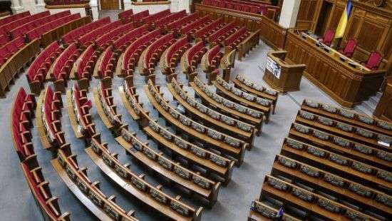 Стало известно, почему депутаты «убегают» из Рады по пятницам