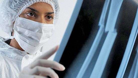 Специалисты научились лечить переломы без гипса