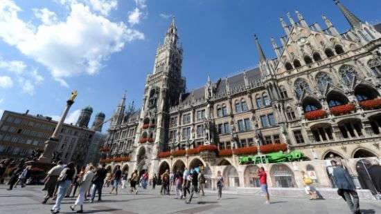 На центральной площади Мюнхена мужчина совершил самосожжение