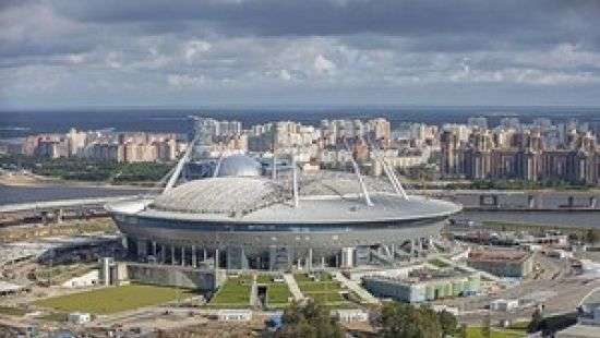 На скандальной арене экстренно меняют газон