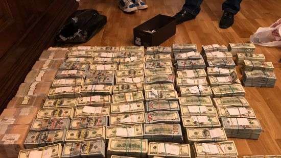 При задержании у экс-главы Луганской налоговой нашли $3,8 млн