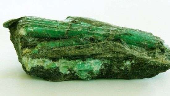 В Бразилии нашли гигантский изумруд весом 272 кг