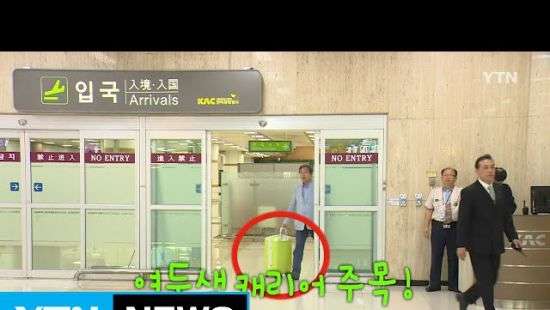 Появилось видео, как южнокорейский политик метнул чемодан в ассистента