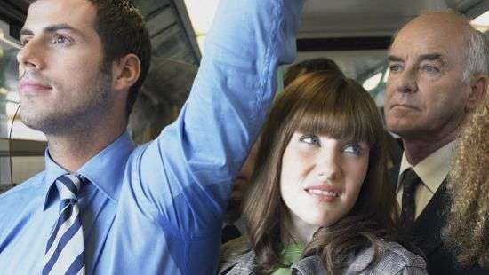 Причины неприятного запаха тела назвали специалисты