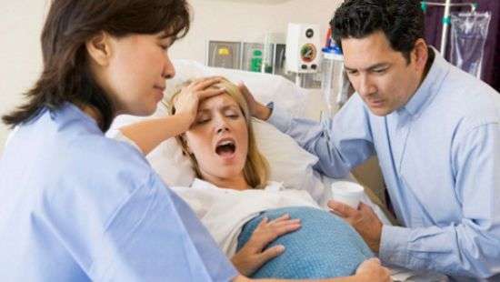 Женщинам посоветовали петь во время родов